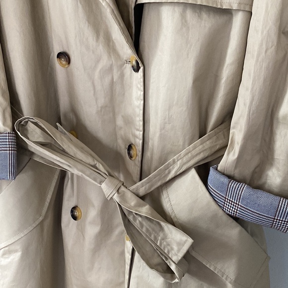 Soaked in Luxury classic Chicago trench coat - Picture 4 of 7